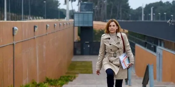 Carme Forcadell surt per primer cop de Mas d'Enric del Catllar en aplicació de l'article 100.2