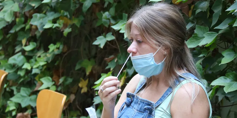 Les farmàcies podran vendre test d'antígens