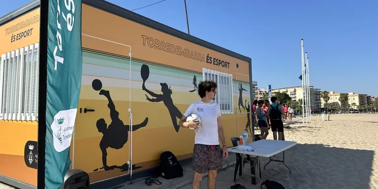 El servei de dinamització esportiva a la platja de la Paella es posa en marxa dilluns vinent