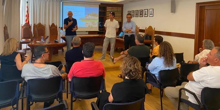 Begur presenta un full de ruta per impulsar un model turístic més sostenible i una nova eina d’anàlisi de visitants