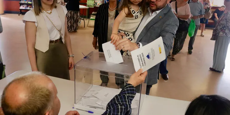 Pere Aragonès, president en funcions, anima a votar a les eleccions europees