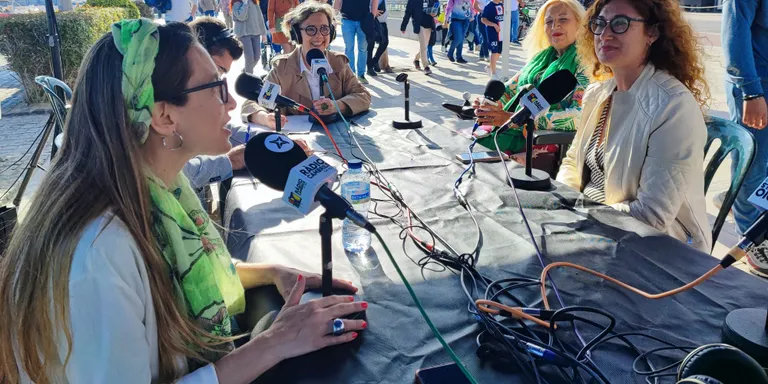 La diada de Sant Jordi supera totes les expectatives dels llibreteres i floristes de Cambrils
