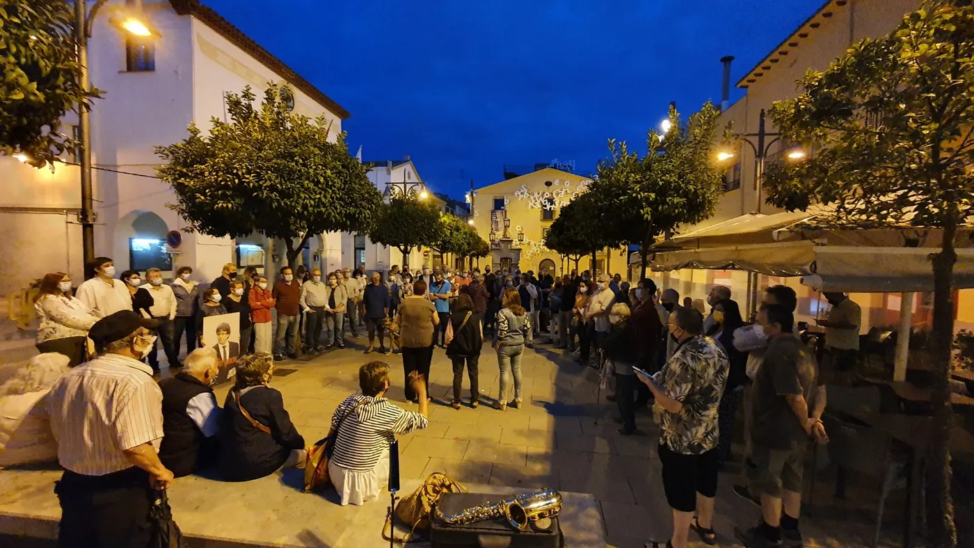 Partits i entitats independentistes fan un acte a Pineda de suport a Carles Puigdemont després de la seva detenció a l'Alguer