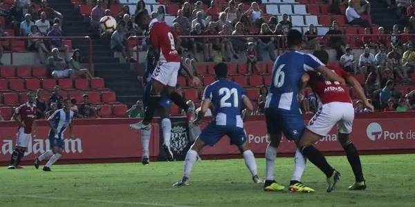 El Nàstic perd amb deu jugadors contra l’Espanyol per 0 a 2