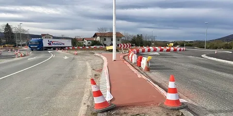 OBRAS DE ASFALTADO EN LA ROTONDA DE AMUTE EL JUEVES, VIERNES, LUNES Y MARTES
