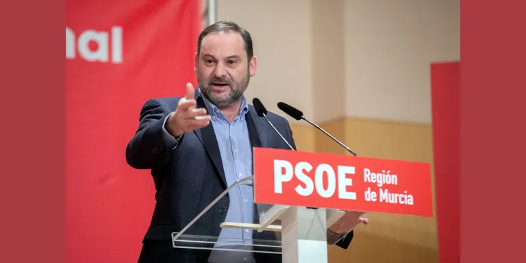 Ábalos assegura que l'estat d'alarma no afectarà el transport de mercaderies