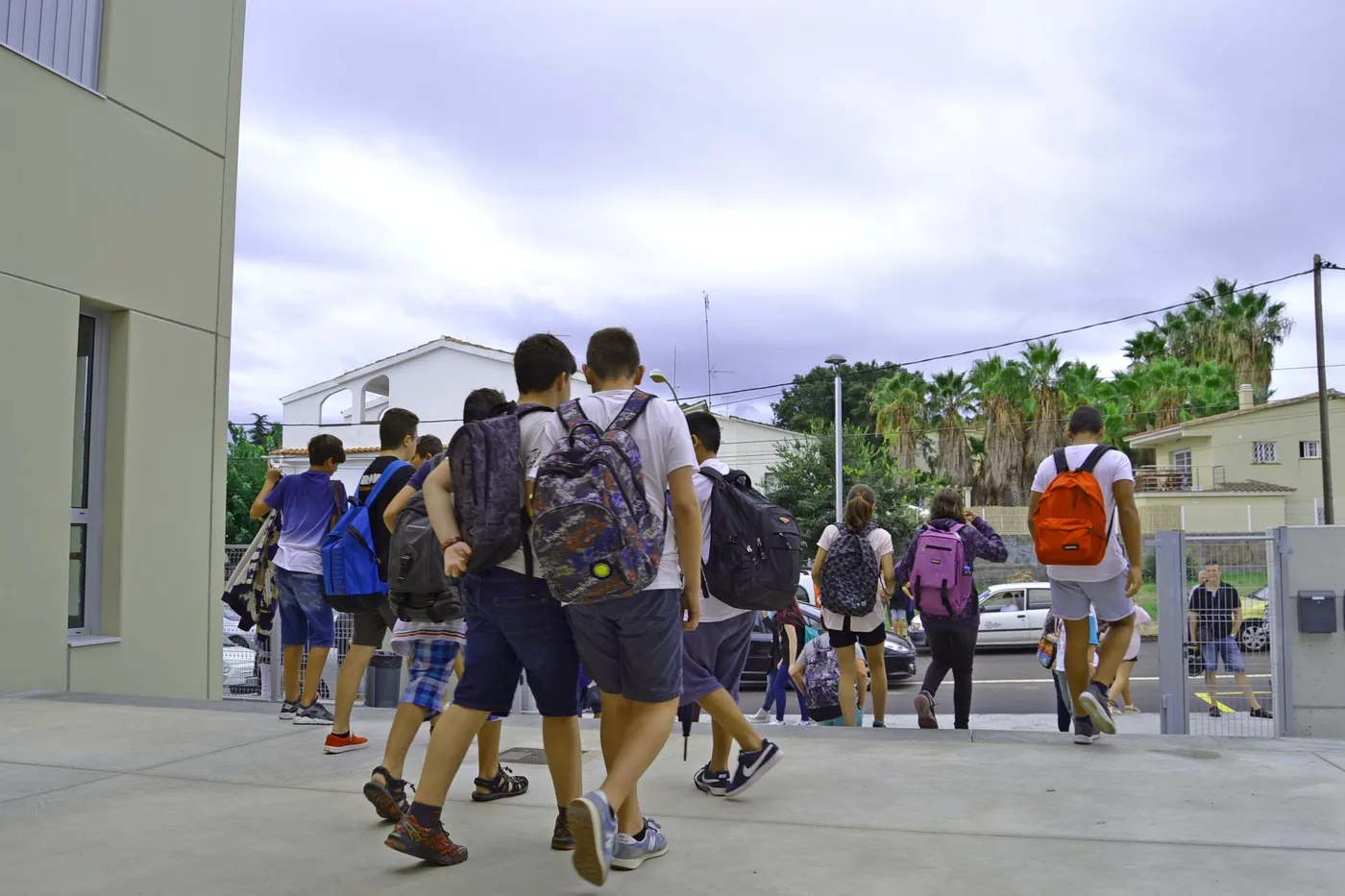 Els alumnes de batxillerat i formació professional tornen dilluns a les aules amb classes plenament presencials