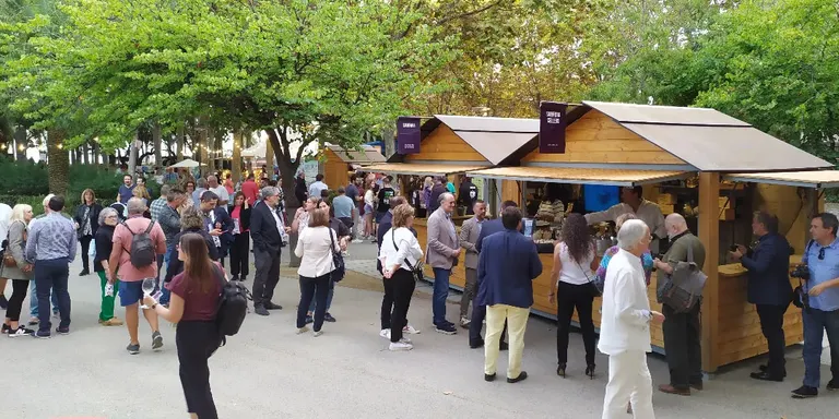 Ràdio Cambrils farà un programa especial al Festival del Vi i la Gastronomia des del Parc del Pescador aquest divendres