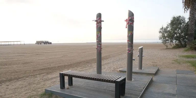 Cambrils redueix en més d’un 50 per cent el consum d’aigua de les dutxes de platja aquest estiu
