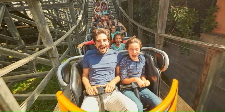 Les dues persones ferides greus en l’accident de Port Aventura segueixen en estat crític