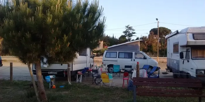 Els restauradors del Cavaió diuen que les caravanes espatllen la imatge de la platja