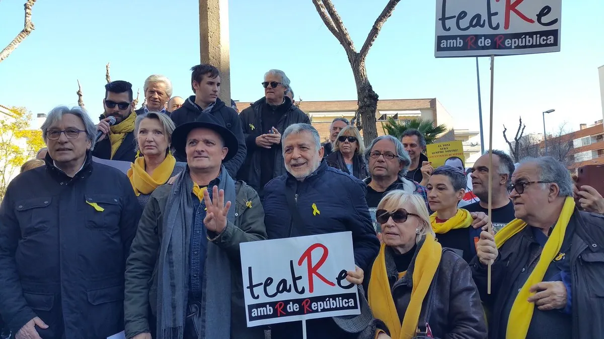 Teatre amb R de República, aquest dimecres a la plaça de l’Ajuntament