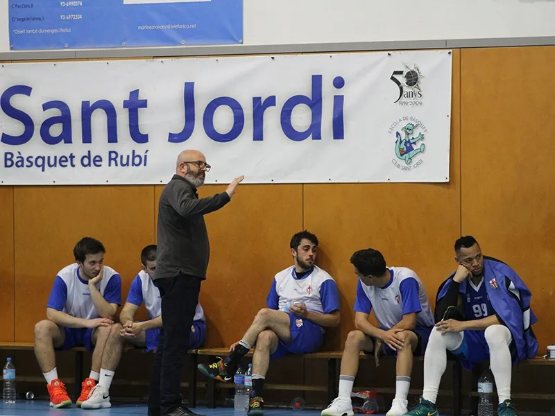 Una mica de fons d'armari li ha faltat enguany al CEB masculí / Arxiu