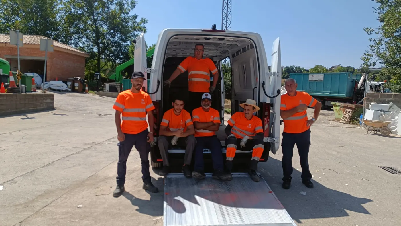 Volem Feina adquireix una nova furgoneta amb plataforma per a les recollides i mudances