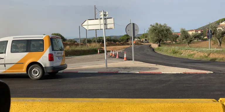 Les obres de construcció del pas soterrat de la C-59 ja afecten la calçada