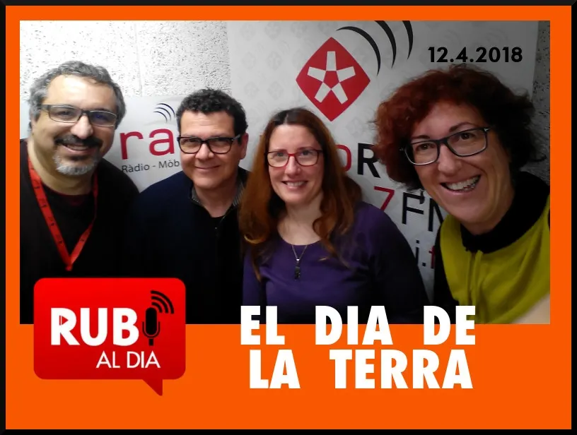 La MONTSE GALLÉN (responsable del servei de Medi Natural) i l’EDUARD PALLARÉS (Responsable del Servei de Gestió de residus) parlen sobre les activitats del Dia de la Terra