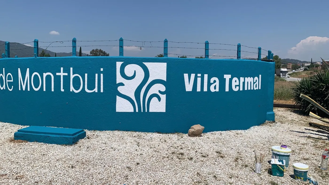 L'Ajuntament encarrega el sanejament i la pintura de la bassa a l'entrada sud de Caldes