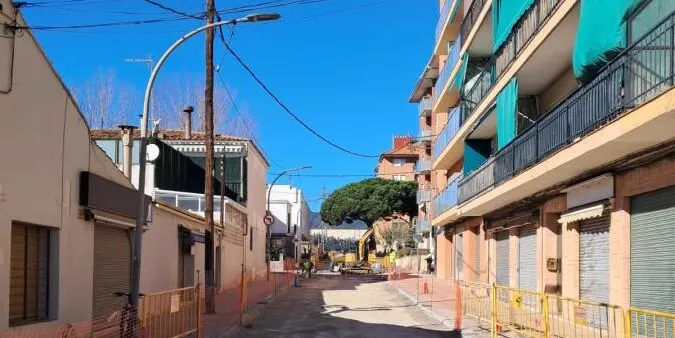 Recta final de l’obra de reurbanització de l’avinguda Montevideo, entre Jeroni Marsal i Marina
