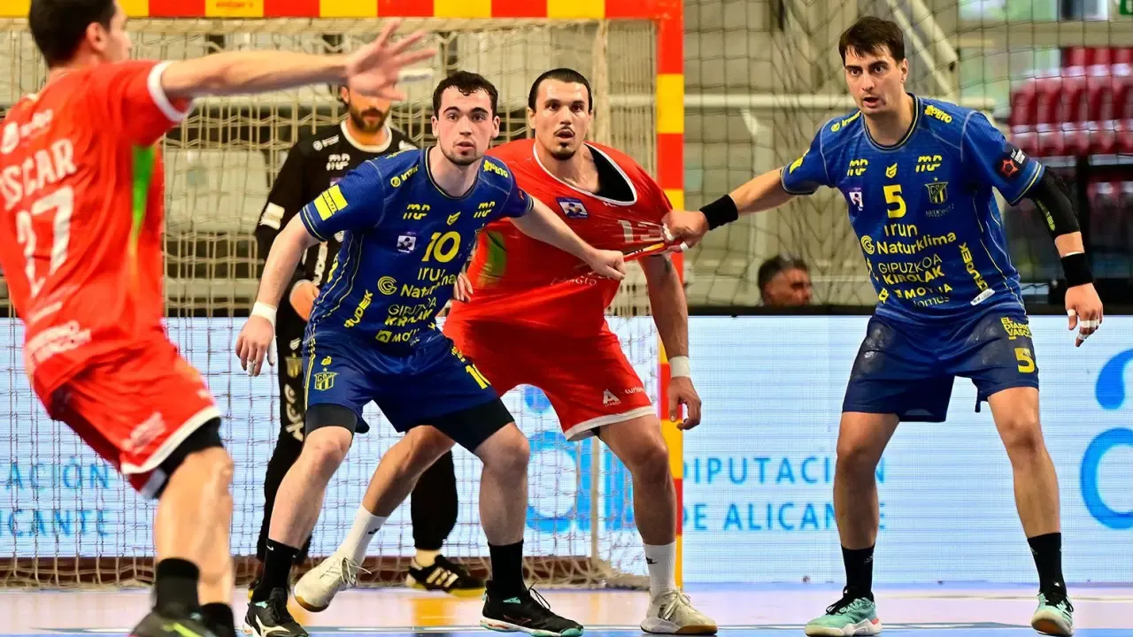 IRUDEK BIDASOA IRUN MANDA DESDE EL PRIMER ESTRUENDO Y VUELVE A UNA FINAL DE COPA TREINTA AÑOS DESPUÉS 30-37
