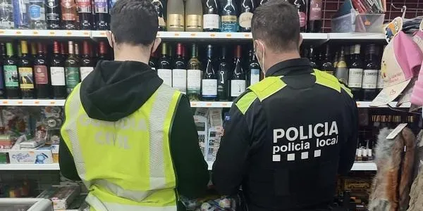 La Policia Local de Roda de Berà inspecciona amb la Guàrdia Civil diferents establiments del municipi
