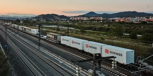 Adif licita la redacció del projecte per convertir la línia de tren convencional que va de Tarragona a Saragossa en una autopista ferroviària