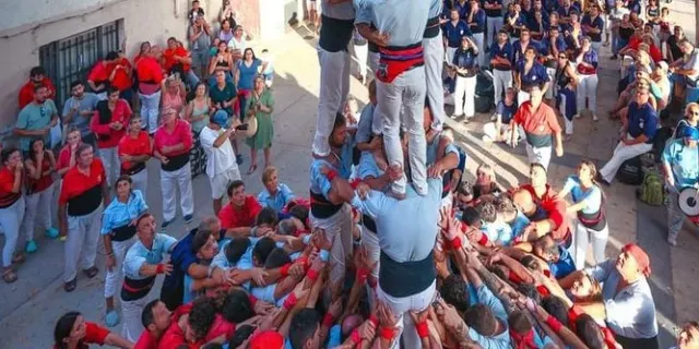 Els Nois de la Torre porten castells de 7 a la Riera i Constantí