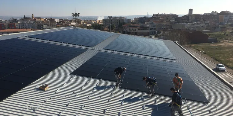 El pla d'energia fotovoltaica estalviaria un cost anual d'uns 135.000 euros