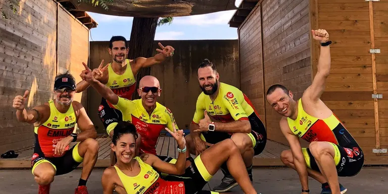 Els vuit triatletes del Team TriRelay acaben la Ironmann Barcelona amb bons registres