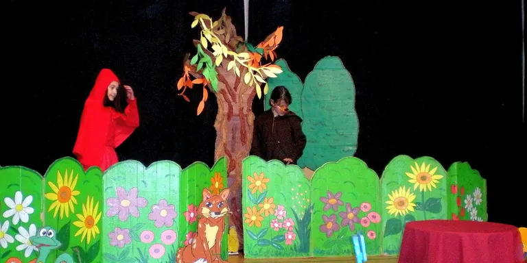 Teatre per als alumnes de l'Escola Pau Claris