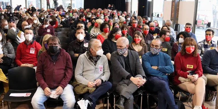 CCOO i UGT adverteixen ERC que no avalar la reforma laboral "és el mateix que votar a favor de la legislació del PP"