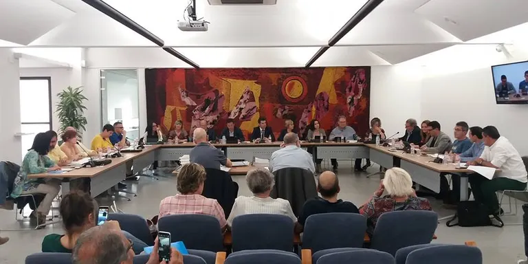 El ple aprova una declaració institucional per la "defensa dels drets de dones víctimes d'agressions sexuals"