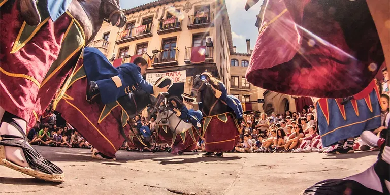 Obertes les inscripcions per participar al ball de bastons i dels cavallets de la Festa Major