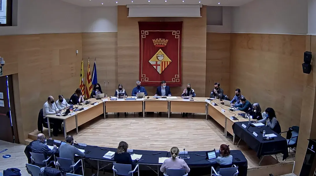 El ple municipal adjudica el dret de superfície a la cooperativa Matís Calderí per construir 19 habitatges al darrere de l'Ajuntament