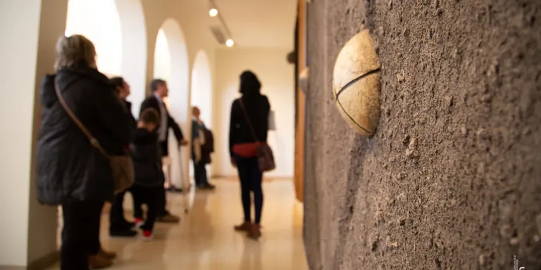 L'Espai Guinovart inaugura l'exposició 'El primer humà va ser un artista'