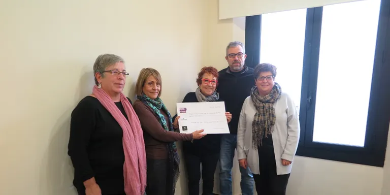 Viladona lliura 600 euros a la fundació AGI