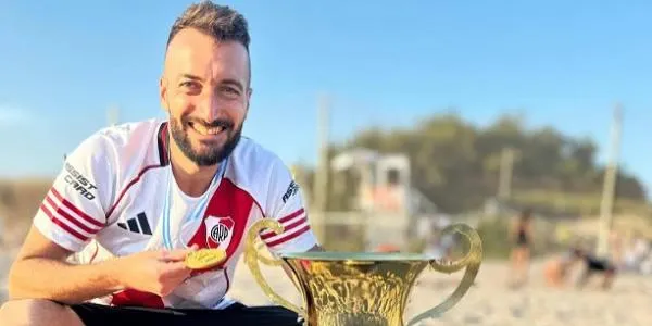 El torrenc Llorenç Gómez es proclama campió de l’Argentina de futbol platja amb River Plate
