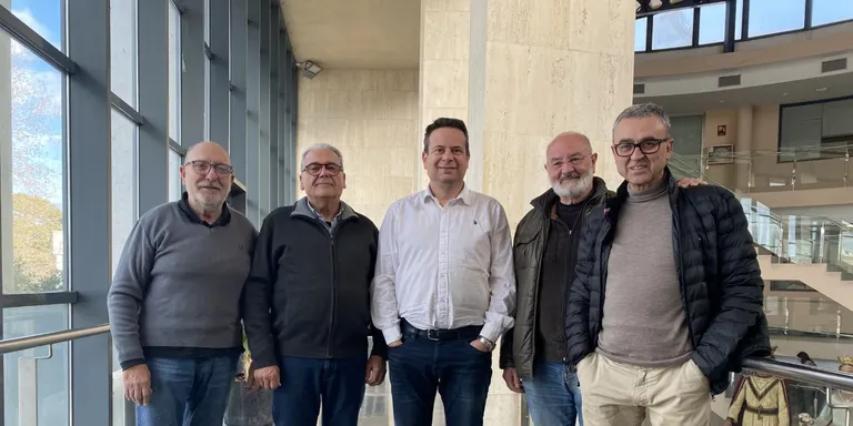 L’alcalde de Cambrils Oliver Klein es reuneix amb la nova junta del Club de Vehicles Antics de Cambrils