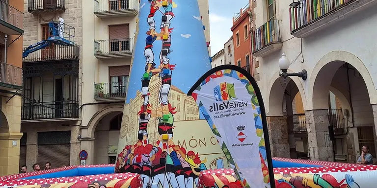Valls presenta l’inflable casteller més gran del món