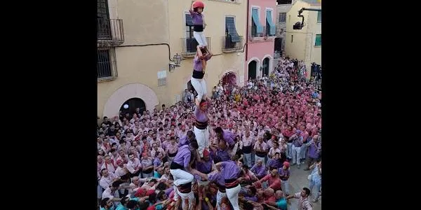 Els Castellers d’Altafulla descarreguen el 4d7, el 3d7, el 4d7a i el pd5 a la Diada de les Cultures