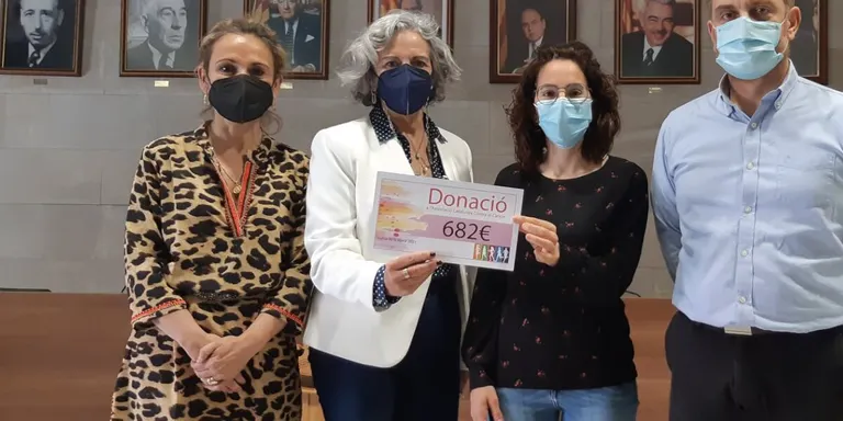 La Cursa de la Dona fa entrega de 682 euros a l'Associació contra el Càncer
