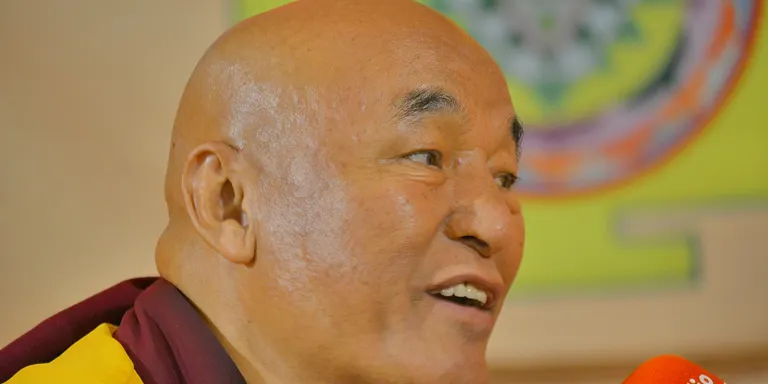 Ràdio Pineda entrevista el Lama Wangchen, representant del Dalai Lama a Europa