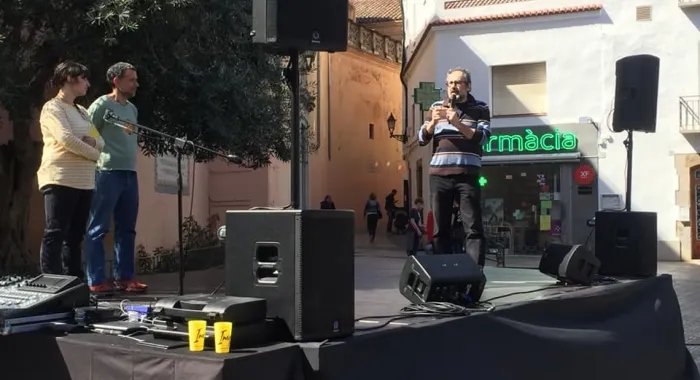 Ona Curto va estar acompanyada d'Antonio Baños i David Caldeira durant els parlaments