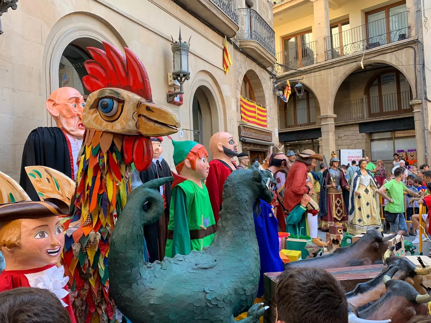 Més de 300 infants participen a la Festa dels Oficis i la Trobada de Gegantons