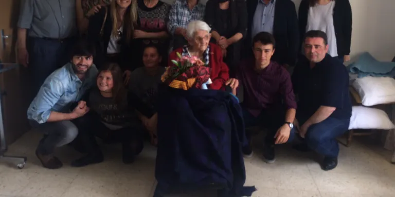 Felicitació institucional per a l'àvia centenària Irene Casanovas