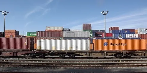 Veïns de la Torre traslladen al ple el malestar causat pel pas de trens de mercaderies