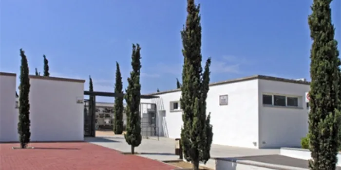 Avui es torna a reunir la taula per decidir el millor model pel servei de gestió del cementiri