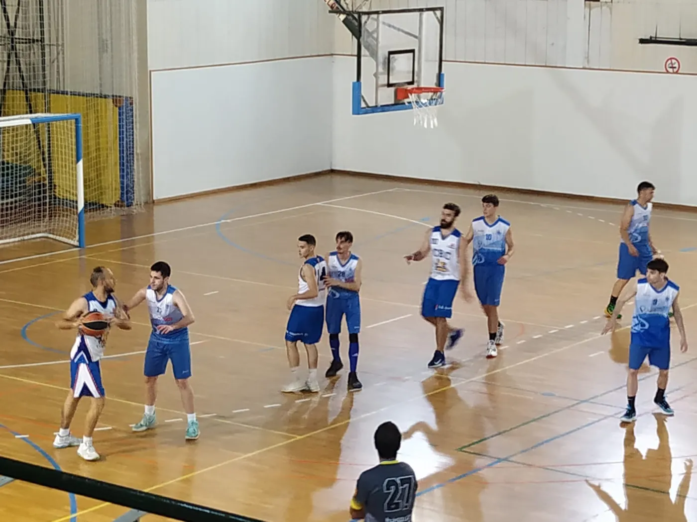 El CB Cambrils torna a assaborir una victòria imposant-se de forma clara al Morell
