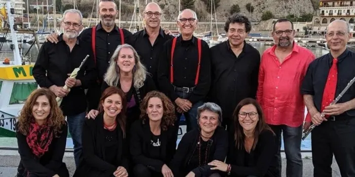 Los Sarita actuen demÃ a la porxada del Mercat Municipal