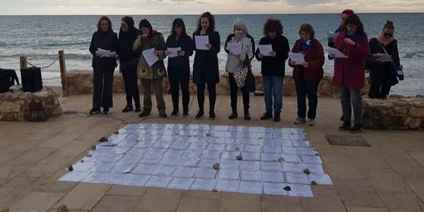 Altafulla fa palesa la xacra de la violència masclista amb un acte sobri al passeig de Botigues de Mar