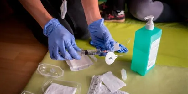 Habiliten espais alternatius als centres de Primària per vacunar la població contra la grip